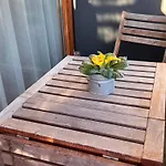 Seeglueck Seegold - Moderne Maisonette-wohnung Mit Balkon Und Parkplatz In Seenaehe In Konstanz-dingels-dorf *