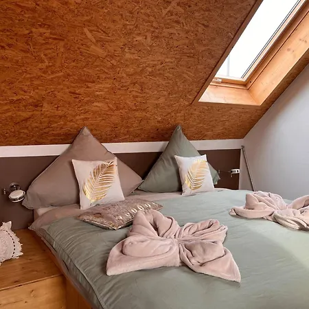Seeglueck Seegold - Moderne Maisonette-wohnung Mit Balkon Und Parkplatz In Seenaehe In Konstanz-dingels-dorf شقة كونستانز