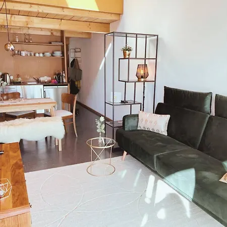Seeglueck Seegold - Moderne Maisonette-wohnung Mit Balkon Und Parkplatz In Seenaehe In Konstanz-dingels-dorf شقة *