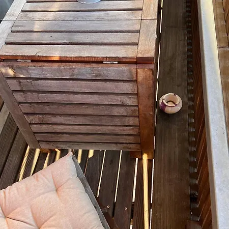 Seeglueck Seegold - Moderne Maisonette-wohnung Mit Balkon Und Parkplatz In Seenaehe In Konstanz-dingels-dorf Apartment