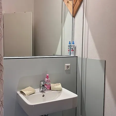 Seeglueck Seegold - Moderne Maisonette-wohnung Mit Balkon Und Parkplatz In Seenaehe In Konstanz-dingels-dorf *