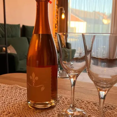 Seeglueck Seegold - Moderne Maisonette-wohnung Mit Balkon Und Parkplatz In Seenaehe In Konstanz-dingels-dorf * Konstanz