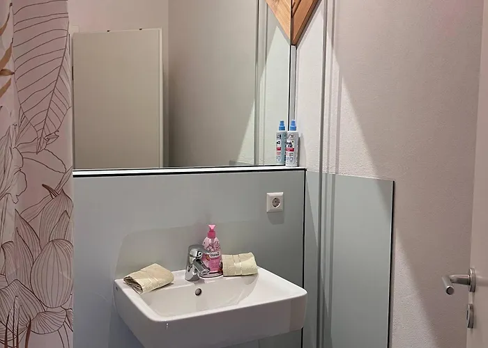 Seeglueck Seegold - Moderne Maisonette-wohnung Mit Balkon Und Parkplatz In Seenaehe In Konstanz-dingels-dorf *